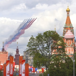 Putin’s war machine ‘burns’ as Russia strips frontlines to shield Moscow & Biden accuses Trump of ‘appeasement’