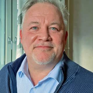 Kent Härstedt tonar ned lyxen kring diplomatlivet: Är också tufft