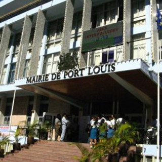 Port-Louis : après Air Mauritius, le parking de Rogers démoli pour améliorer l'évacuation des eaux pluviales