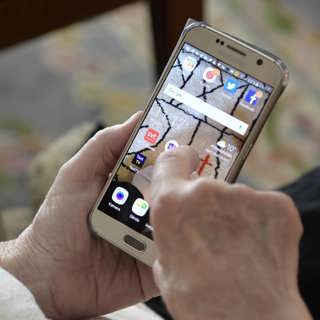 Sommarspecial om kollektivboende och kritik mot mobiloperatör