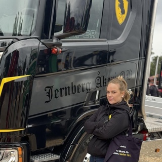 Fanny Berggren - Timmerbilschaufför