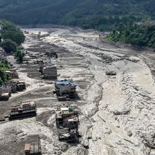 disaster Nepal flash flood: more than 350 killed amid warning of fresh danger from rising lake water