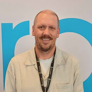 Hans Arne teiknar misjonskartet