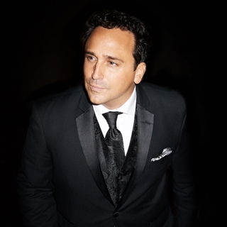 #268: CHRIS MACCHIO is America's tenor with a golden-era voice uniting people across the globe from the White House balcony & Butler, PA