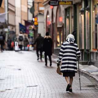 Fjärde dos vaccin till flera – samtidigt som smittspridningen minskar