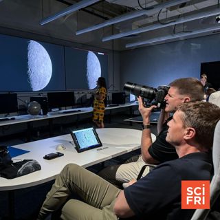 Planning your photo ops for a trip around the moon
