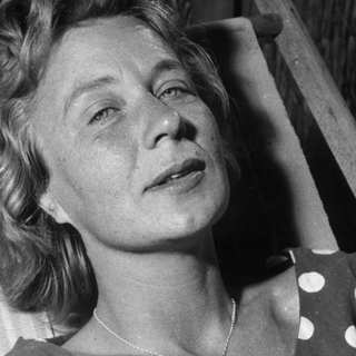 Gift – Tove Ditlevsens roman om missbruket, äktenskapen och skrivandet