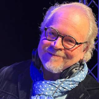 Saker Fredrik Lindström konsekvent ljuger om på första dejten