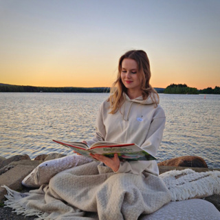 Iltasatu: Peukalo-Liisa