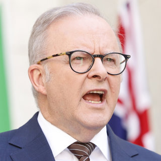 PM gives emotional response, hits back at Pauline Hanson's backlash of his late mother