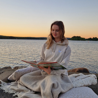 Iltasatu: Liisa Ihmemaassa | luku 1 & 2