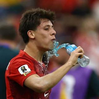Trump’s Iran gamble, UK social media ban and World Cup water breaks