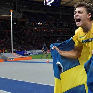 Ololihii doorashada oo sii kululaanaya. Mid ka mid ah siyaasiyiinta soomaalida u sharraxan. Sweden oo bilad dahab ah qaaday.