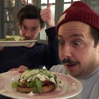 Macka 55: Bacon med soltorkade tomater, fetaost och Lasses avokadoröra