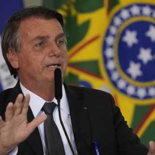 Vill moderaterna ha politiska kontrollanter på public service? Avsnitt två av sommarserien om covidjournalistiken i världen