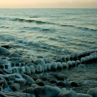 Icy Great Lake Waves - 10 Hours Sleep Sound