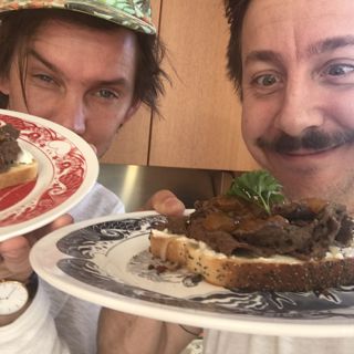 Macka 16: Renskav med mascarpone och hjortronsylt