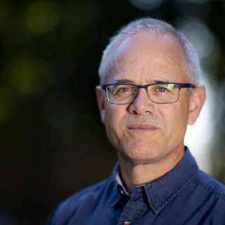 Unga hockeytjejer hängdes ut med namn och bild, seismologen som höll på att missa nyhetsbomben och skarpt läge för nytt mediestöd