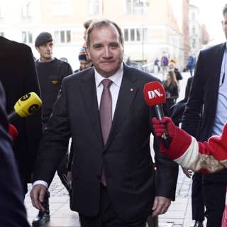 Löfven oo sii wadaya wadahadalada soo dhiska dowladda iyo Komissionka EU oo dhaleecayay Sweden.