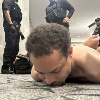 Suspect due in court after shooting at Trump press dinner