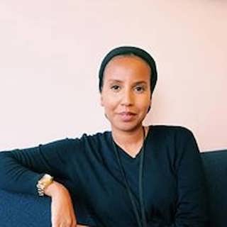 Ulf Kristersson oo laga sugayo dowlad, Sadax aqoonyahan oo qebysanaya abaalmarinta fiisigiska  iyo Amaal oo loo doortay guddoomiyaha daarta