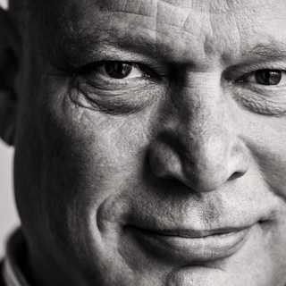 Svårt dilemma att granska och riskera underblåsa ryktesspridning, historiskt julbordshaveri på Aftonbladet och EU-strid om ny upphovsrätt