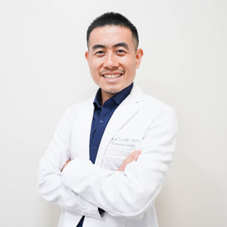Integrative Rheumatology: Bridging Medicine, Nutrition & Lifestyle with Dr. Micah Yu (Ep 97)