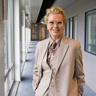 Efva Attling besegrade bröstcancern: "Vårdpersonalen var fantastisk"