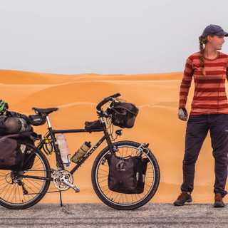 Fredrika cyklar genom Sahara