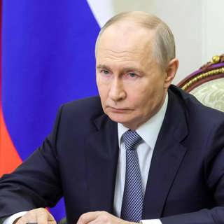Försvagad Putin skramlar med kärnvapen