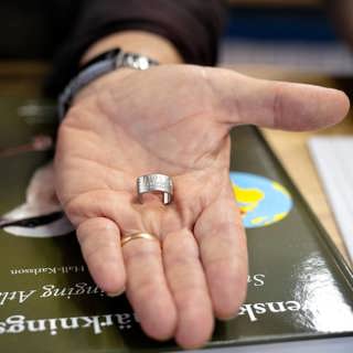 Detta berättar en ring på några gram
