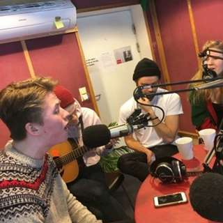Fredag 02.03 - Me and the Julios, by:Larm & dans