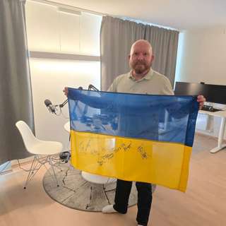 Vitnesbyrd fra et land i krig (med Lars Petter Solås, UFC)