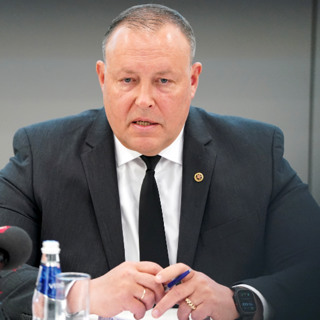 Ministrs: Izmaiņas izdienas pensiju regulējumā var attiecināt tikai uz jauniem darbiniekiem