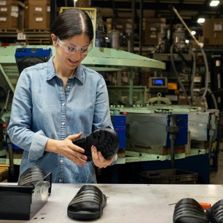 Okabashi: The Family-Owned American Footwear Company That’s Raising the Bar for Comfort This Summer