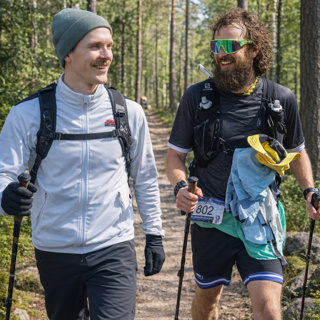 Ukko.fi:n perustaja, ultrajuoksija, iron man, triathlonisti Olli Kopakkala keskuspuistossa kävelyllä