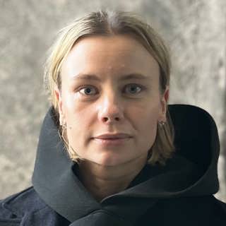 Amanda Jansson: Ge mig peruk och lösmage så kör jag