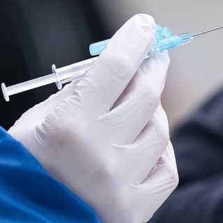 Maktspelet bakom vaccinkampen