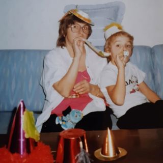 Asfalttia ja sementtiä och andra versioner av Lyckliga gatan