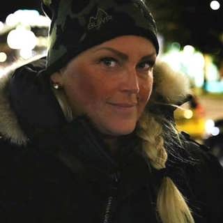 Ordningsvakten Jeanette klär på äldre hemlösa