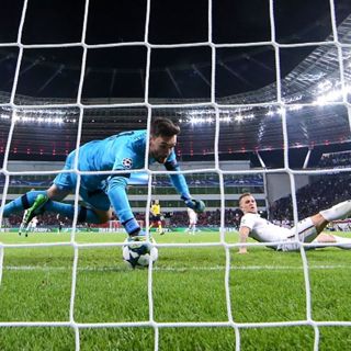 Podcast: Goalkeeping heroics and Leicester extend 100% start