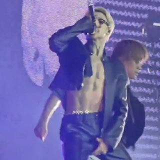 does Ateez do the crotch grab for their live concerts for 2026?