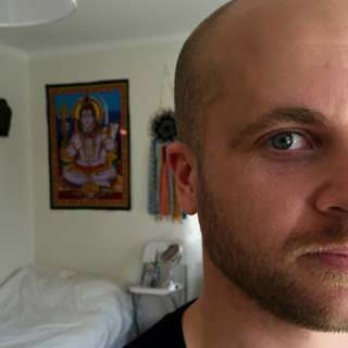 Tobbes flickvän fejkade cancer – var svartsjuk