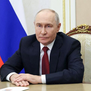 Hun har fulgt russerne i 40 år. Og ved, at valget på søndag handler om meget mere end Putin