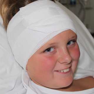 Kan magneten bakom örat rädda Ebbas hörsel