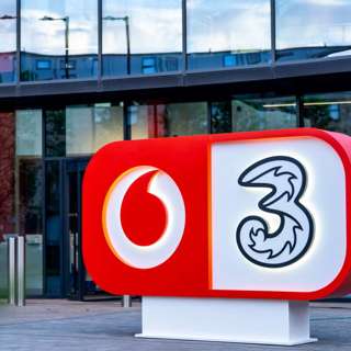 Corbyn and Sultana Form New Party, UK Phone Outage Disrupts Millions, UK and Australia Sign Aukus Treaty, Port of Dover Readies for Surge, and more...