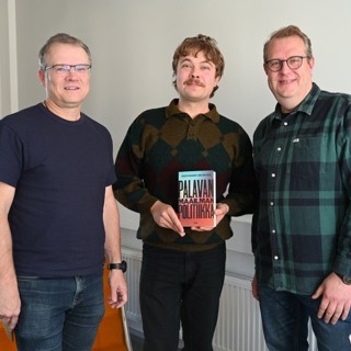 Palavan maailman politiikka -- vieraana Amos Wallgren
