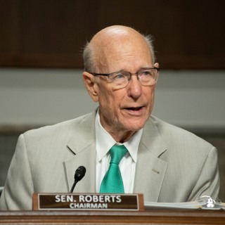 Sen. Pat Roberts reflects on career in politics, military, journalism