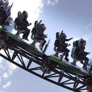 Felaktig nyhet om att EU vill förbjuda konstgräs, rena nyhetskarusellen på Liseberg, om att vara inbäddad journalist under Irakkriget