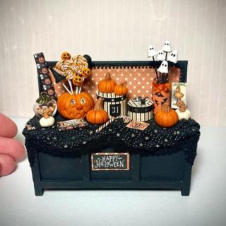 Michael Robbins: Spooky Mini Magic